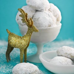Snowball Cookies - Recipe photo by sprinklebakes