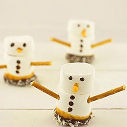Marshmallow Snowmen - Recipe photo by sweetcorner