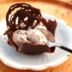 Ice Cream in Chocolate Cups - Recipe photo by Villa Alps