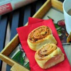 Cheesy Garlic Pull Apart Rolls - Recipe photo by aquadaze