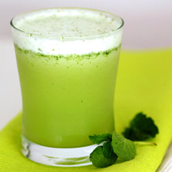 Fizzy Pineapple Mint Juice - Recipe photo by bakinginlisbon