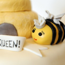 Queen Bee Birthday Cake - Recipe photo by sweetkiera