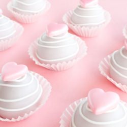 Valentine Cake Bites - Recipe photo by CakeJournal