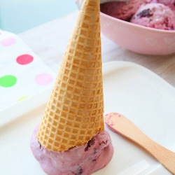Cheese-Blackberries Ice Cream - Recipe photo by Unodedos
