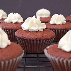 Red Velvet Mini Cupcakes - Recipe photo by sarabonetti