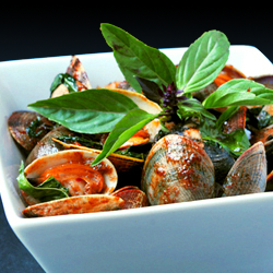 Clams with Chili and Basil - Recipe photo by rachelcooksthai