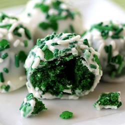 Green Velvet Cake Pops - Recipe photo by LoveFromTheOven