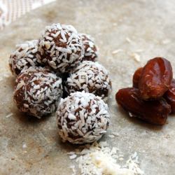 Quinoa Date Nut Truffles - Recipe photo by purethyme