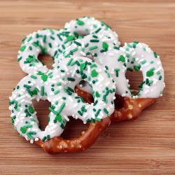 Chocolate Covered Pretzels - Recipe photo by LoveFromTheOven