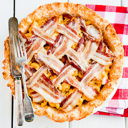 Bacon Mac'n'cheese Pie - Recipe photo by stephsus