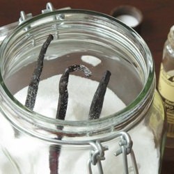 Homemade Vanilla Sugar and Extract - Recipe photo by nasilemaklover