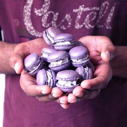 Blackberry Cardamom Macarons - Recipe photo by debugcooking