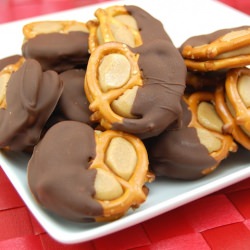 Peanut Butter Pretzel Bites - Recipe photo by sweetpeaskitchen