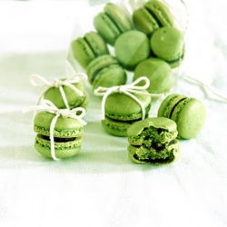 Green Tea Macarons - Recipe photo by debugcooking