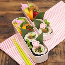 Flowered Kimbap Bento - Recipe photo by bentozen