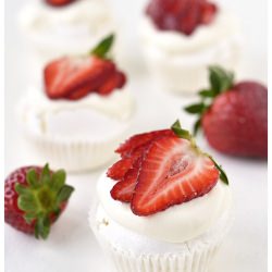 Strawberries and Tiny Pavlovas - Recipe photo by Tassike.ee