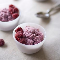 Raspberry Ice Cream - Recipe photo by belle boulangère