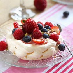 Pavlova w/ Sabayon & Fruits - Recipe photo by kupenska