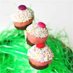 Cupcake Pops - Recipe photo by eatlivetravelwrite