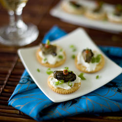 Sriracha Smoked Oyster Appetizer - Recipe photo by Dianasaur