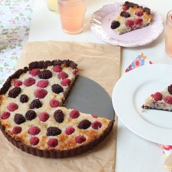 Chocolate Macaroon Tart - Recipe photo by debugcooking