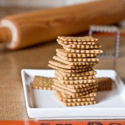 Easy Cheezy Crackers - Recipe photo by ohsheglows