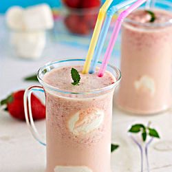 Strawberry Milkshake - Recipe photo by sweetcorner