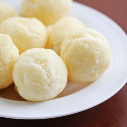 Brazilian Cheese Bread - Recipe photo by mochithoughts
