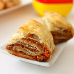 Dry Figs and Pecan Puff Rolls - Recipe photo by PlayfulCooking