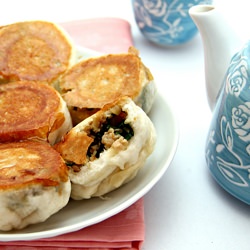 Chive Pan-fried Bun - Recipe photo by mykitchen