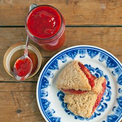 Strawberry Rhubarb Scones - Recipe photo by plumpie