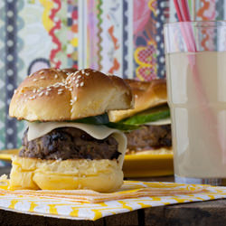 Beef and Dried Prunes Burgers - Recipe photo by karinemoniqui