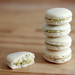 White Macarons w/ Pistachio Creme - Recipe photo by siebensachen