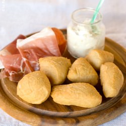 Coccoli con Prosciutto e Stracchino - Recipe photo by PatataInGiacca