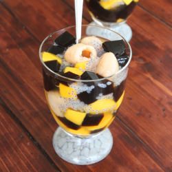 Grass Jelly, Mango, Lychee Dessert - Recipe photo by snwan