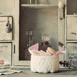Macarons à la Rose - Recipe photo by Atelier Vi
