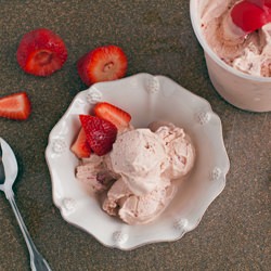 Strawberry Mascarpone Ice Cream - Recipe photo by plumpie