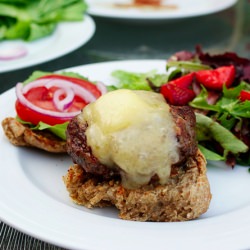 Burgers & Buns on the Grill - Recipe photo by piccantedolce
