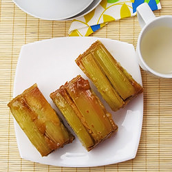 Rhubarb Upside-Down Cake - Recipe photo by russianseason