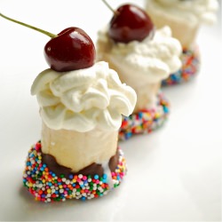 Banana Split Bites - Recipe photo by brooklynsupper
