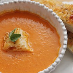Roasted Tomato and Garlic Soup - Recipe photo by Taste See