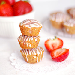 Mini Strawberry Muffins - Recipe photo by beth_hyzy