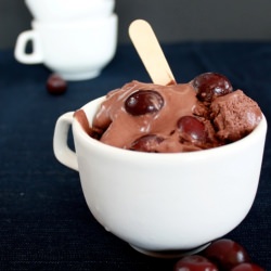 Rum-Soaked Sour Cherries and Chocolate - Recipe photo by Pocak Panna