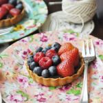 Berry Rose Chocolate Ganache Tart - Recipe photo by Yoghurt