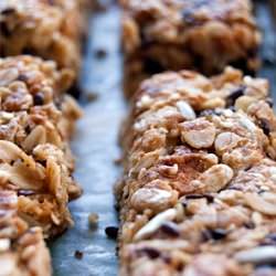 Homemade Nut-Free Muesli Bars - Recipe photo by melanger