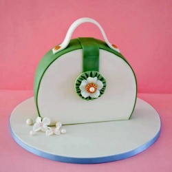 Purse Cake - Recipe photo by CakeJournal