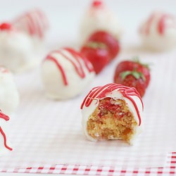 Strawberry Shortcake Cake Bites - Recipe photo by taste and tell