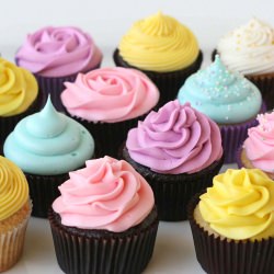 How to Frost Cupcakes - Recipe photo by Glorious Treats