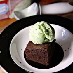 Easy and Simple Chocolate Brownie - Recipe photo by The Pastry Dream