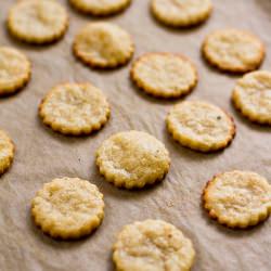 Homemade Parmesan Crackers - Recipe photo by yummy supper
